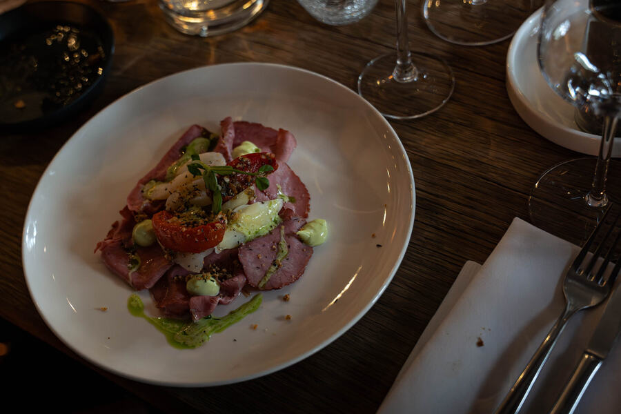 Starter at the table after a sports car drive